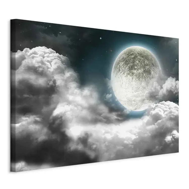 Globe argenté - nuages denses et ciel avec pleine lune
