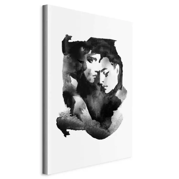 Etreinte d'amour - deux personnes en noir et blanc