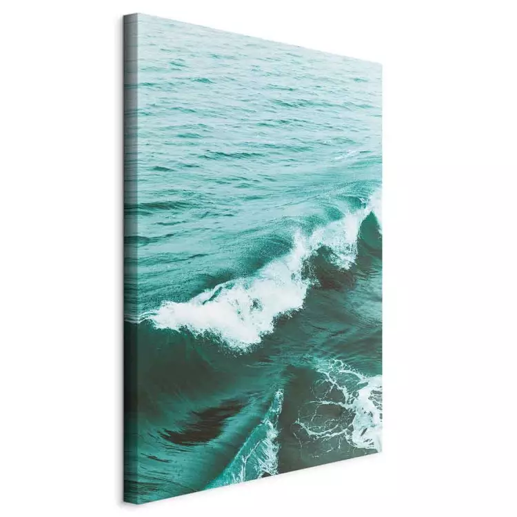 Vague calme - un vert profond de la mer avec une petite vague