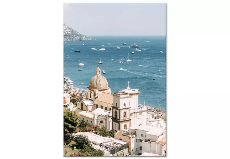 Vue depuis la côte - un paysage marin avec l'architecture italienne