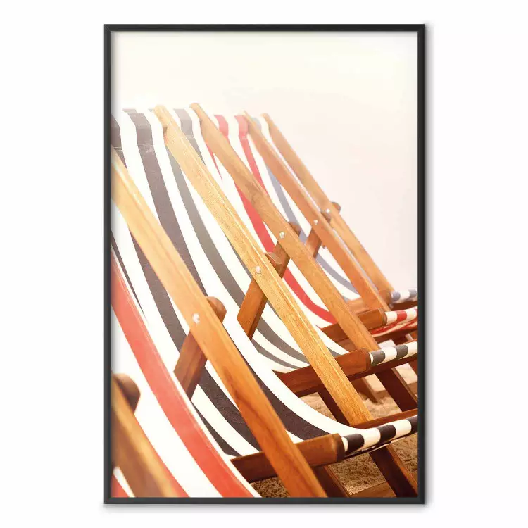 Bain de soleil - motif estival avec chaises colorées sur plage