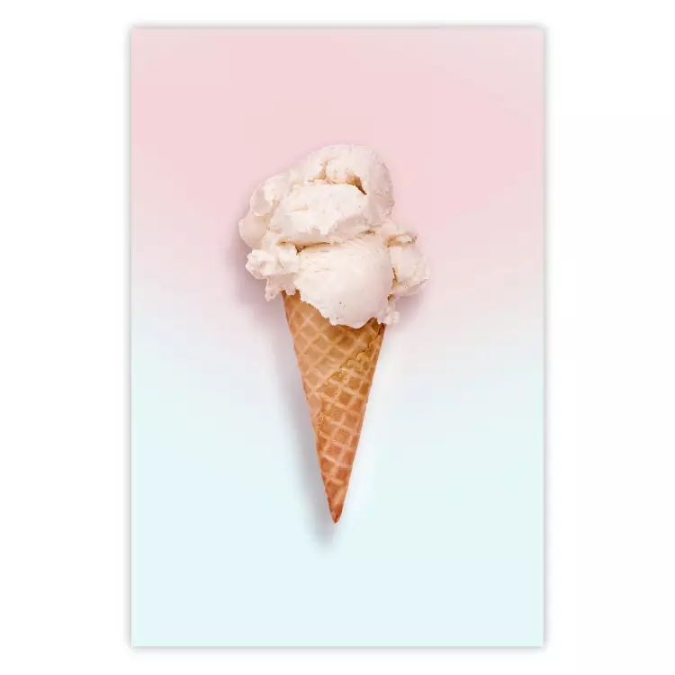Ambiance estivale - glace à la vanille dans un cornet sur fond pastel