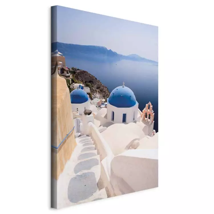 Paysage ensoleillé de Santorin - un paysage de l'architecture grecque