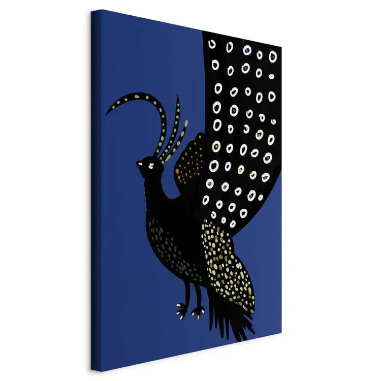 Paon oriental vertical - Oiseau noir sur fond bleu marine