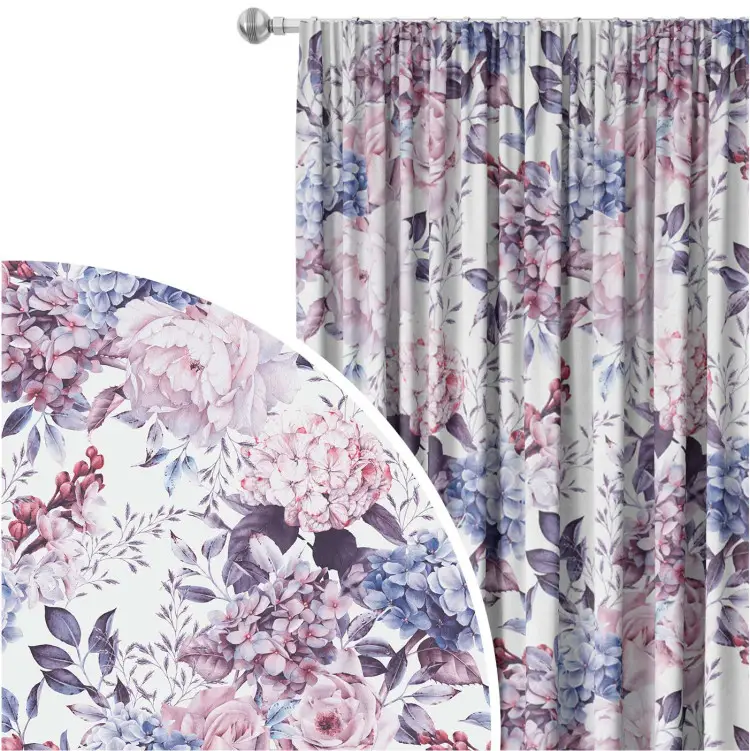 Composition printanière - fleurs roses et bleues