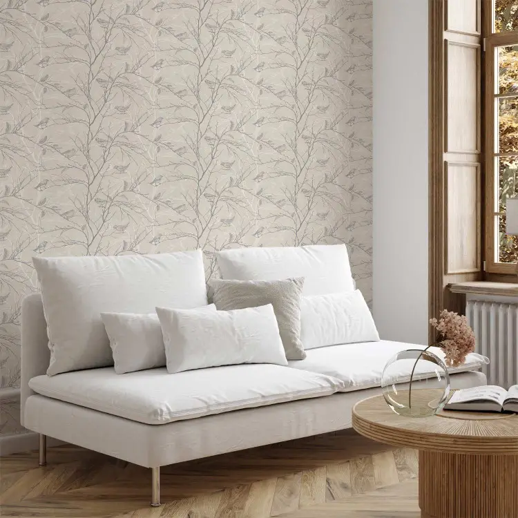 Motif forestier - petits oiseaux gris sur des branches sur fond beige