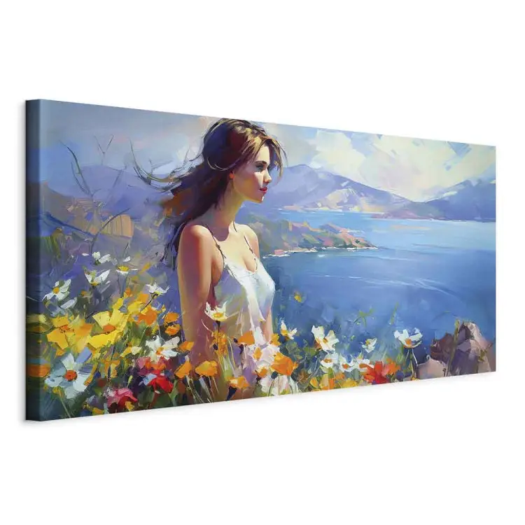 Femme sur fond de mer - un paysage de montagne fleuri