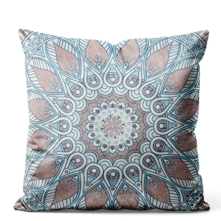Mandala bleuâtre - ornement oriental dans une composition