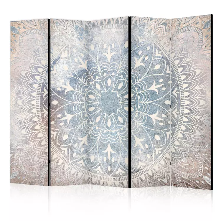 Mandala - ornement clair crème sur fond bleu II