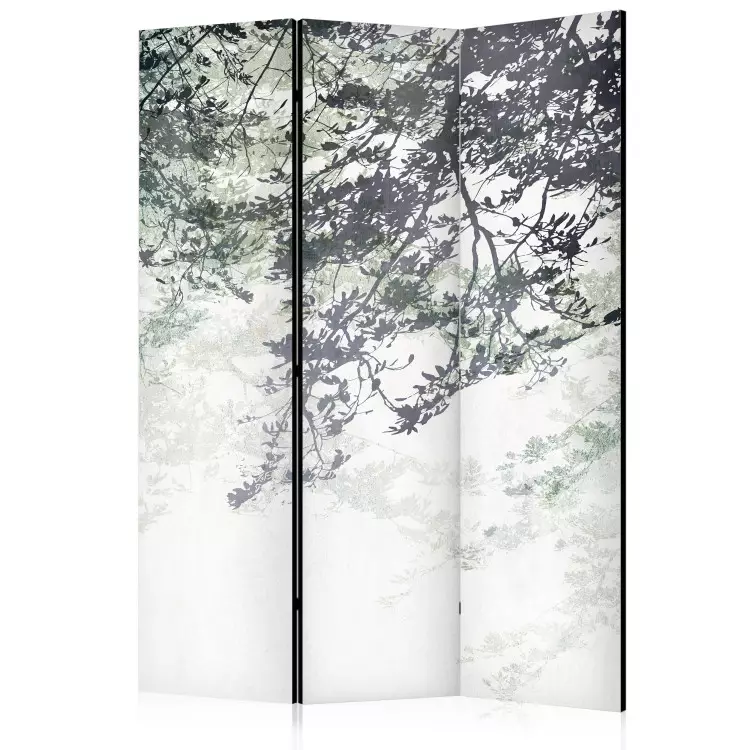 Labyrinthe d'arbres - branches feuillues sur fond clair