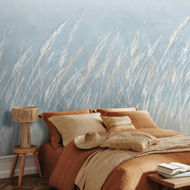 Herbes bleues - épis d'herbes brillantes dans le vent sur un fond aux tons froids