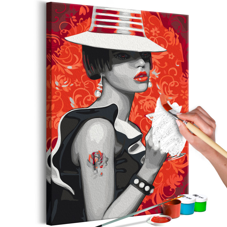 Tableau peinture par numéros Gangster Girl - Woman With a Hat and a Drink on a Red Background 144135 additionalImage 3